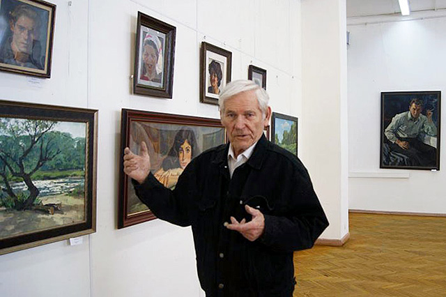 Юрий Боско на выставке своих работ