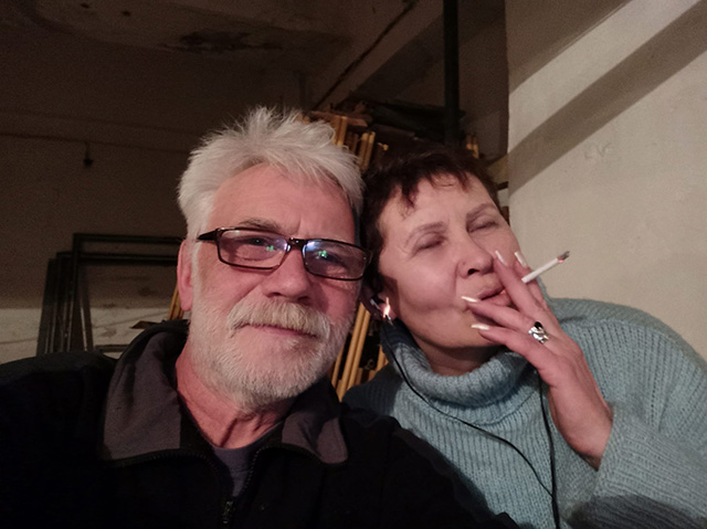 Сергей Логинов с женой 28 февраля 2022 года в бомбоубежище, фото Сергея Логинова