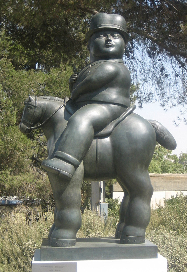 Скульптура Фернандо Ботеро "Человек на коне", бронза, 1992, Музей Израиля, Иерусалим