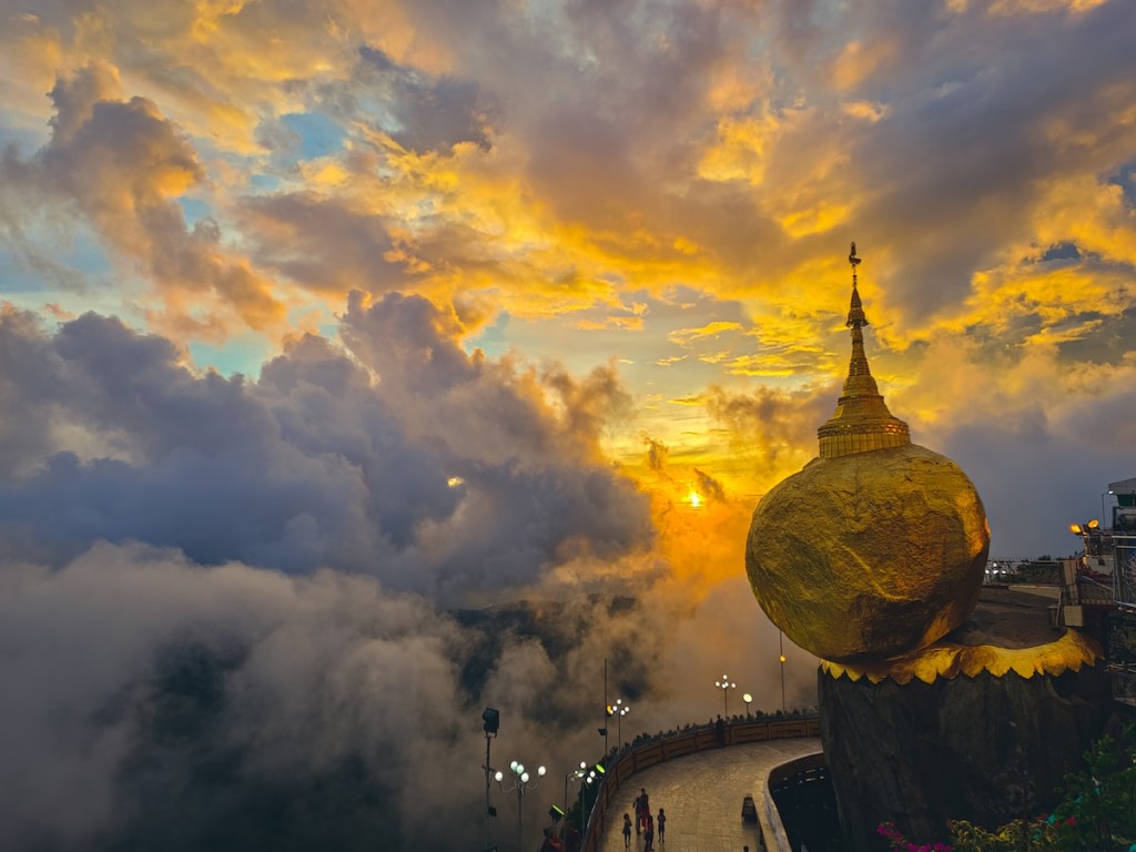 03-“Sunset” by Aung Chan Thar (Myanmar). Mobile Phone Winner.