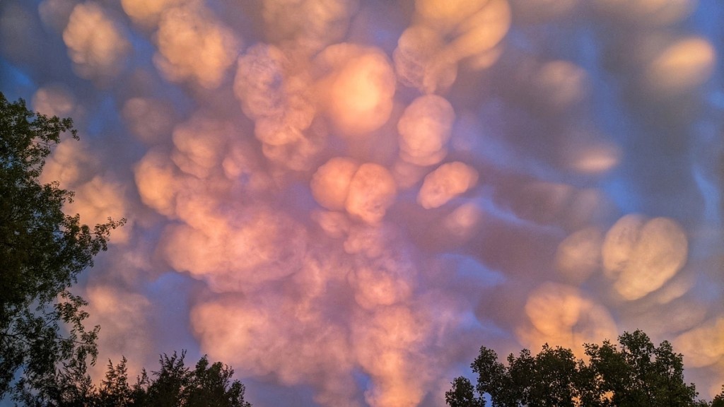 06-“Mammatus Sunset” by Eris Pil (USA). Young Weather Photographer of the Year Winner.