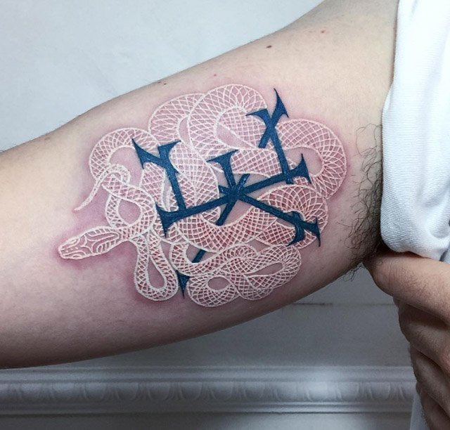 змея в татуировке