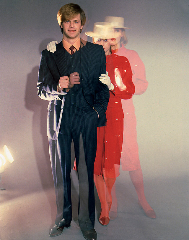Борис Гребенщиков позирует для журнала модной одежды (1980-е)