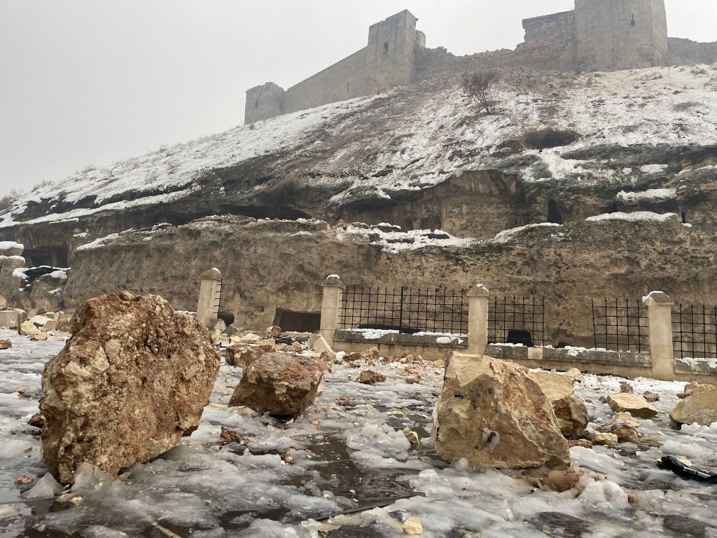 Вид на крепость Газиантеп после землетрясения 6 февраля 2023 года. Фото: Mehmet Akif Parlak / Anadolu Agency via Getty Images