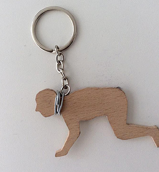 брелок символизирующий образ Олега Кулика - "человека-собаки"