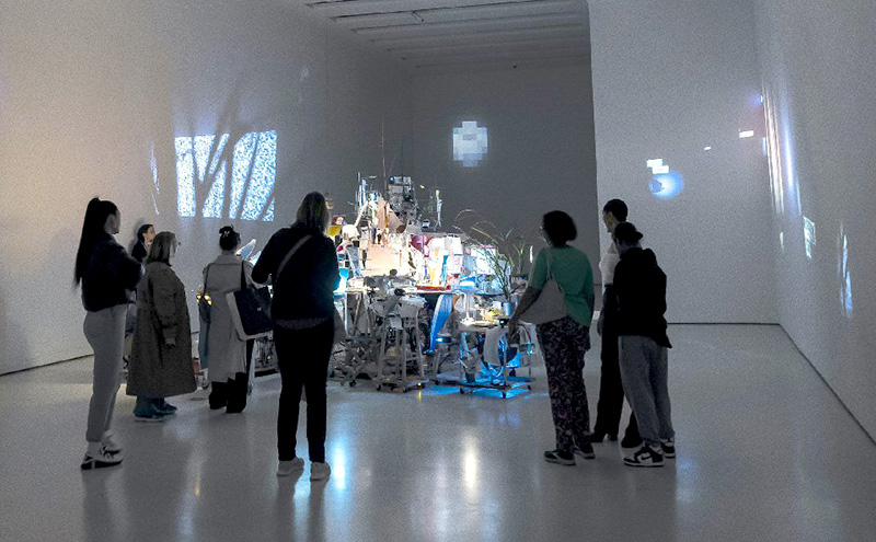 Инсталляция Сары Зе "Timelapse" на ее персональной выставке в Музее Гуггенхайма. 2023
