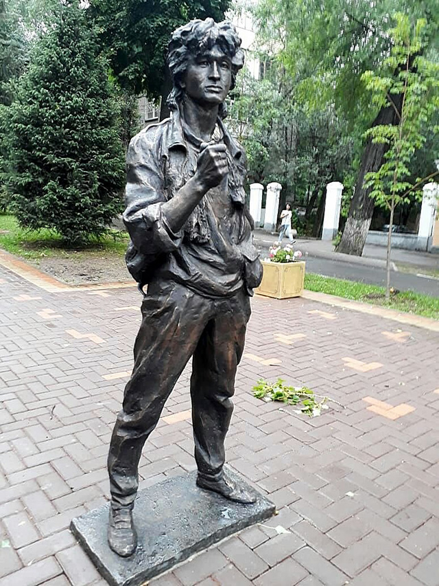 Памятник Виктору Цою в Алматы, фото: © Ajgerim.batyrova