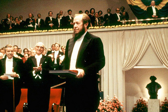 Получение А. Солженицыным Нобелевской премии в 1974 году, фото: © Getty Images