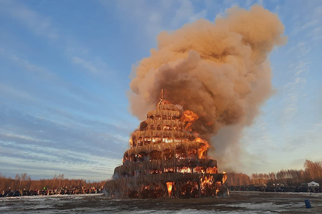 Сожжение макета Вавилонской башни в Николо-Ленивце, фото: Лентач (2022)