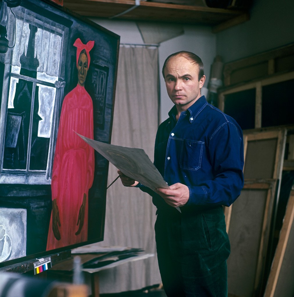 Виктор Попков в мастерской. 1968 год