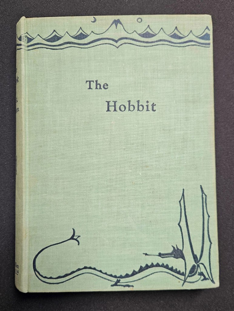 Обложка первого издания романа 'Хоббит' Толкиена 1937 года